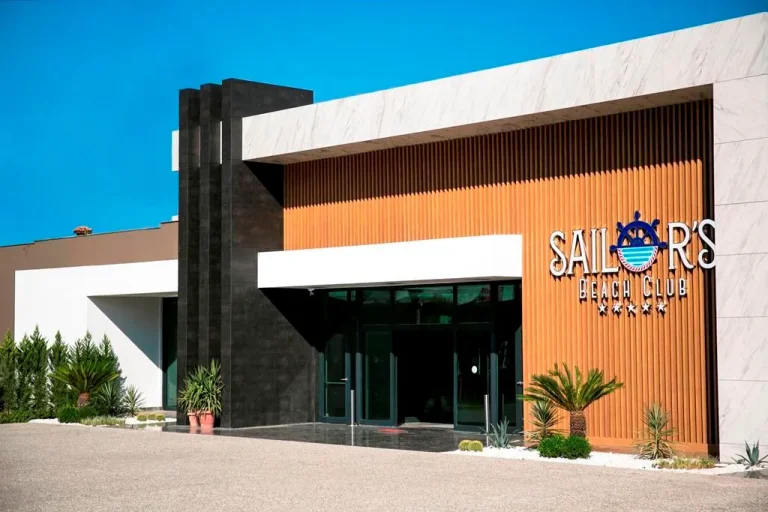 Sailors beach club main view entry