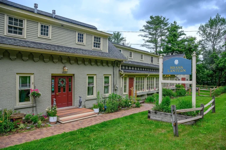 Brass lantern inn outdoor view